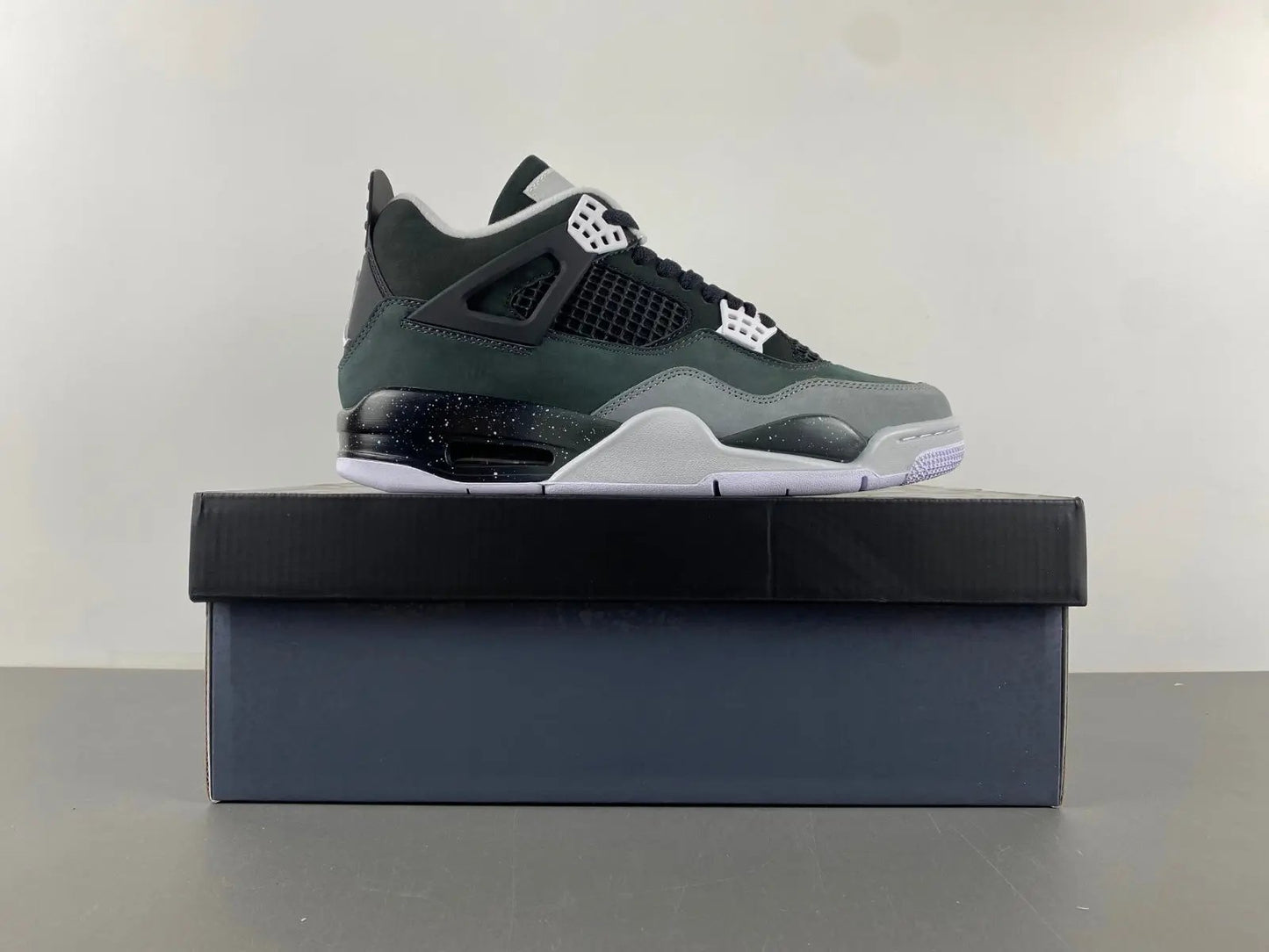 Air Jordan 4 Retro Fear tenisice — straga
