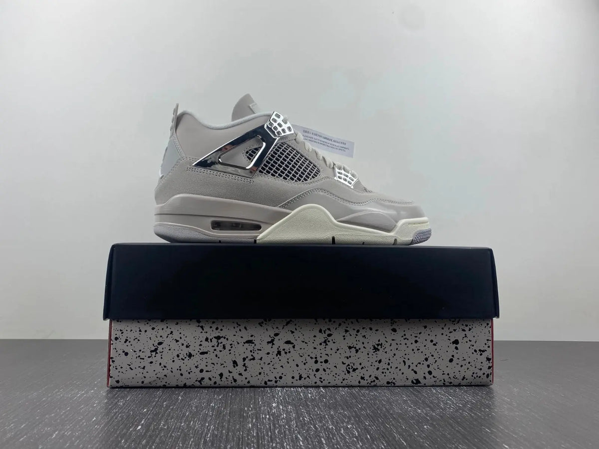 Air Jordan 4 "Frozen Moments" tenisice — bočni prikaz