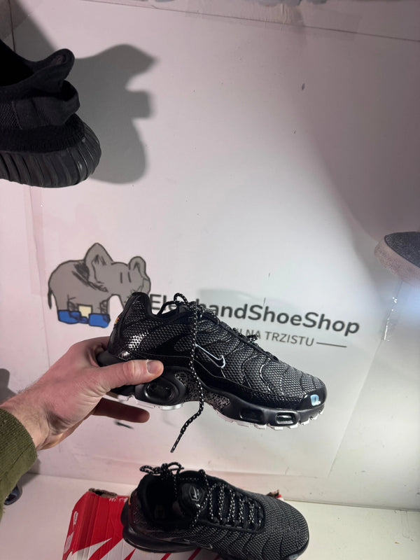 TN Black/White tenisice — bočni prikaz