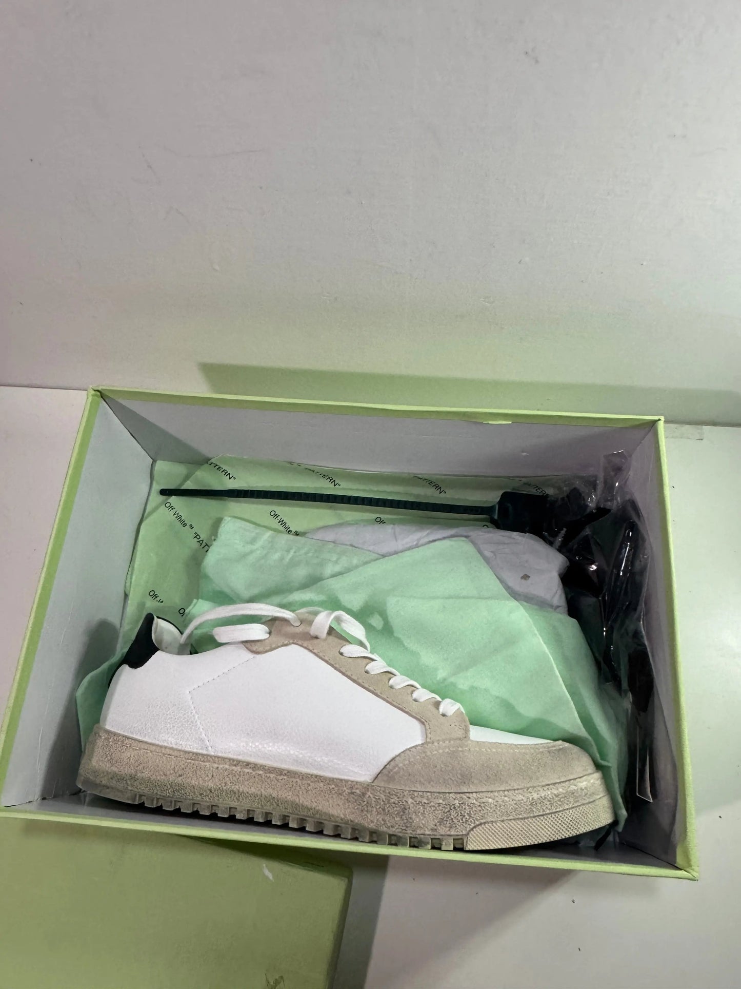 Off White Low White/Black tenisice — straga