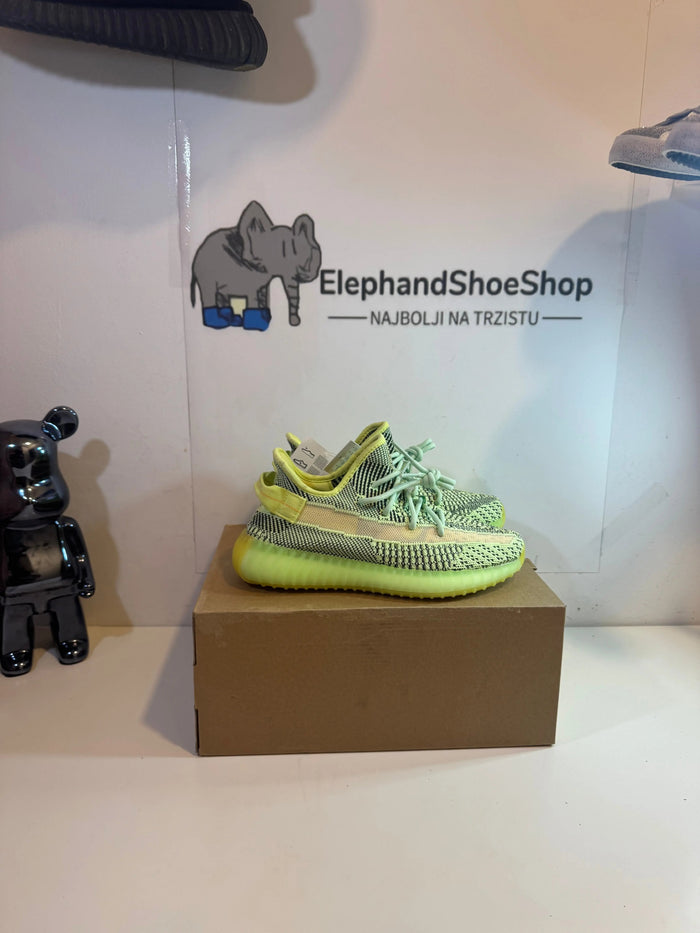 Yeezy Yeeref tenisice — bočni prikaz