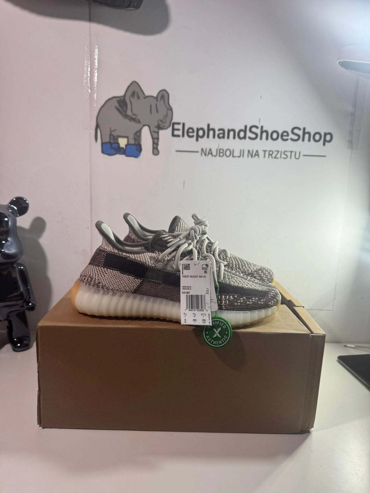 Yeezy Zyon tenisice — bočni prikaz