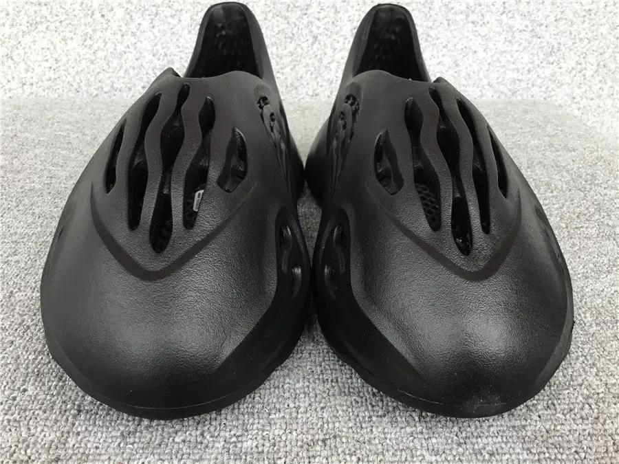 Yeezy Foam Runners Onyx tenisice — straga