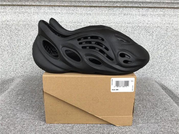 Yeezy Foam Runners Onyx tenisice — bočni prikaz