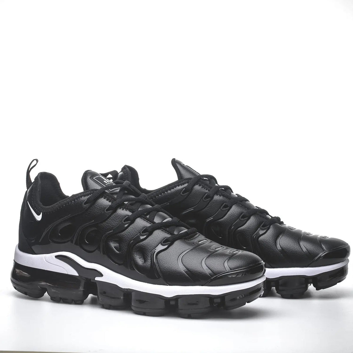 Air VaporMax Plus "Black and White" tenisice — bočni prikaz