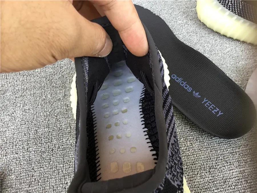 Yeezy 350 V2 Asriel tenisice — gornji prikaz