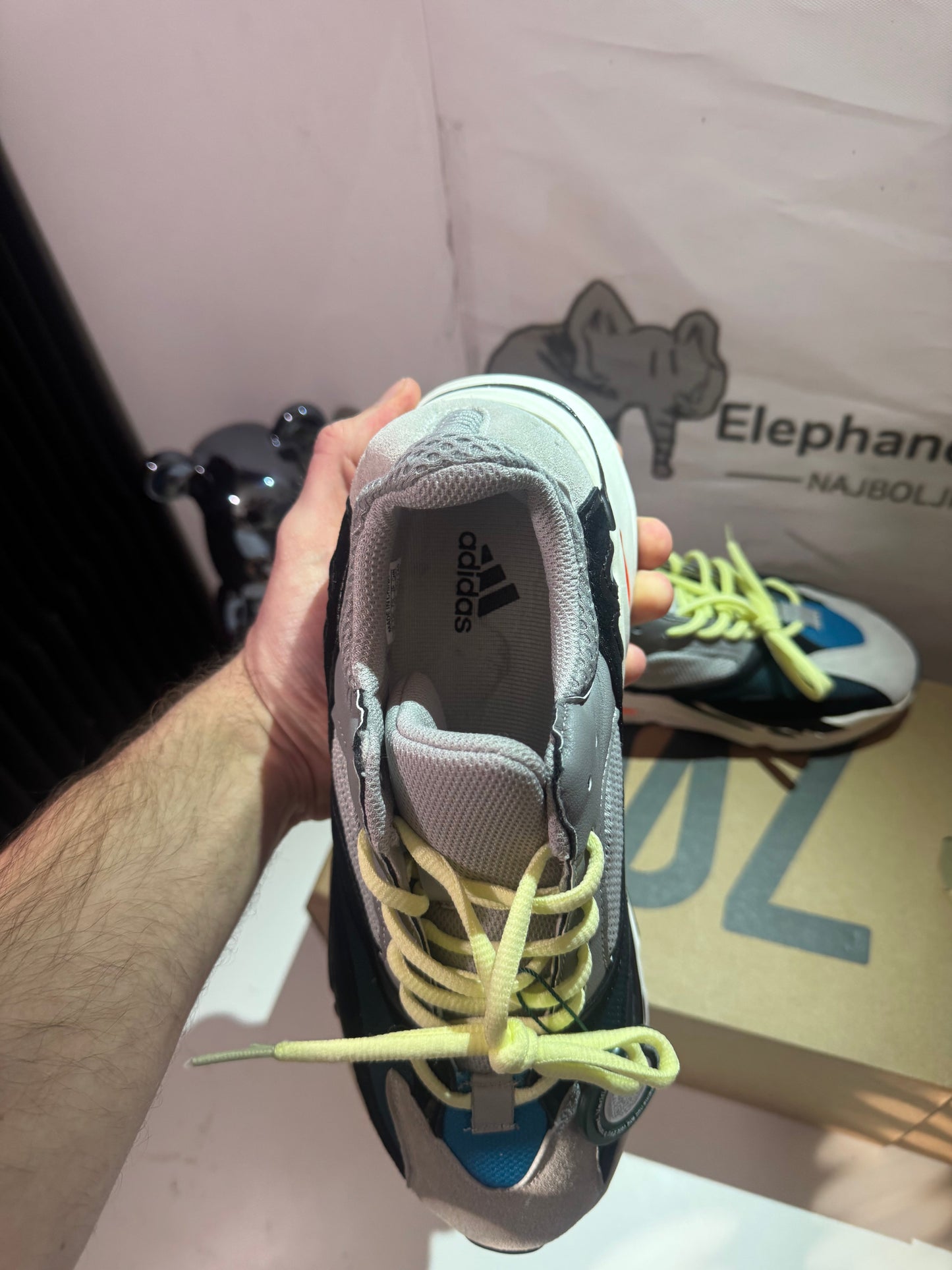Yeezy 700 tenisice — gornji prikaz