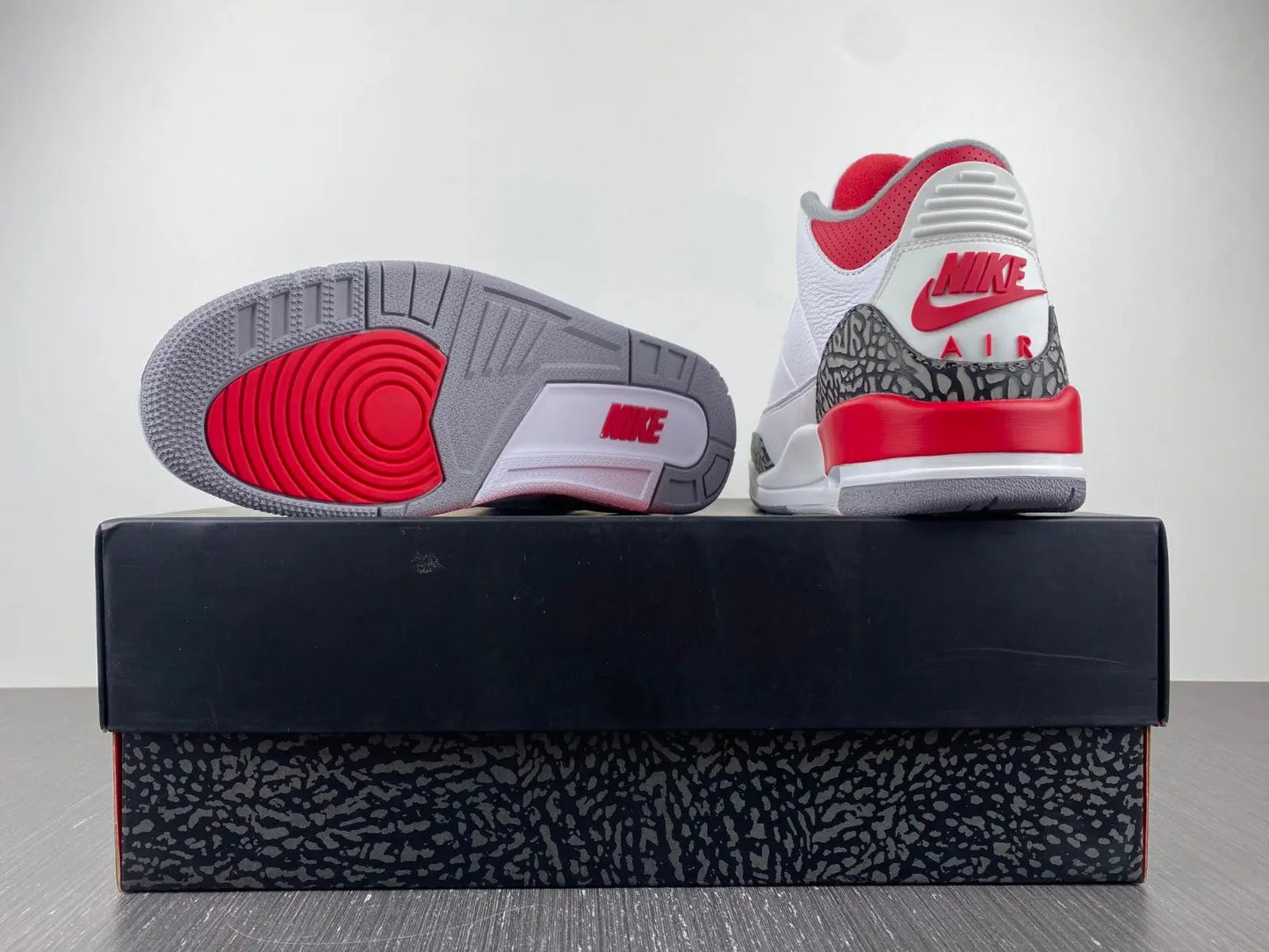 Jordan 3 Fire Red tenisice — fotografija 6