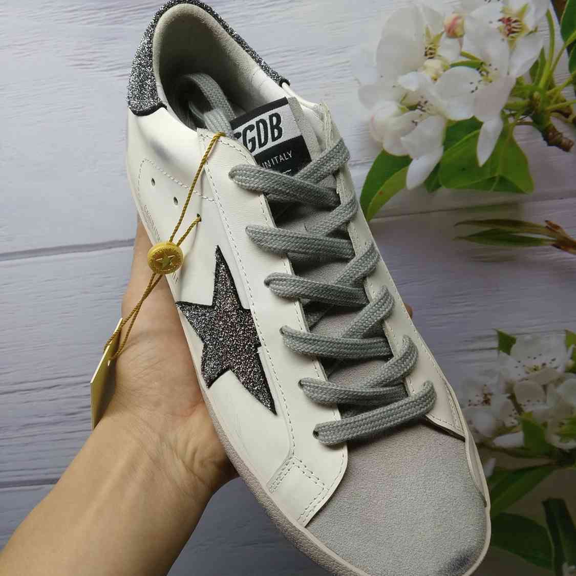 Golden Goose Black Star tenisice — prednji prikaz