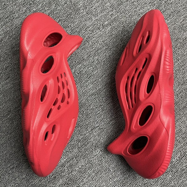 Yeezy Foam Runners Red tenisice — bočni prikaz