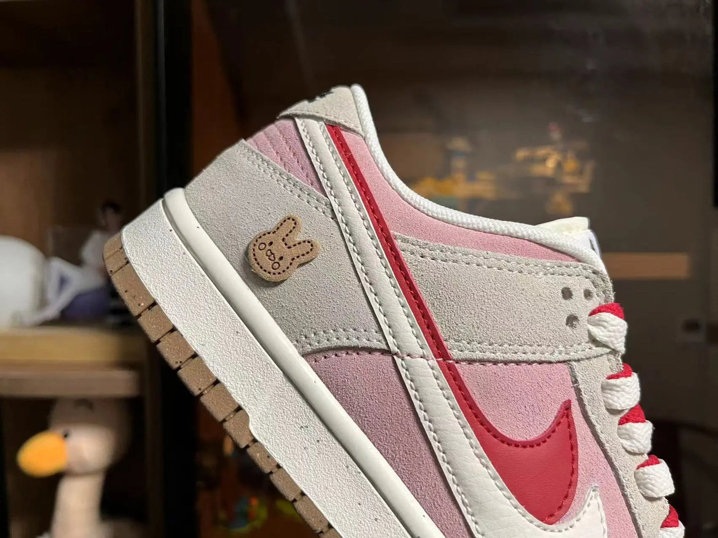 Dunk Low "Year of the Rabbit" tenisice — detalj
