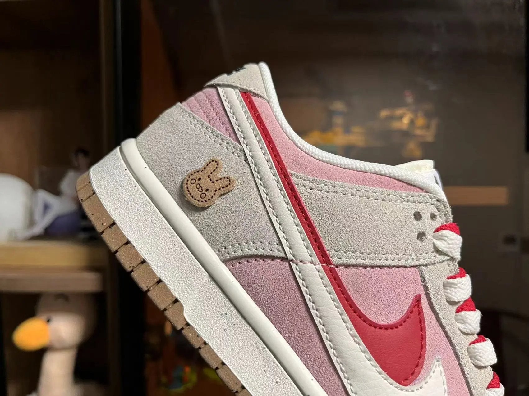 Dunk Low "Year of the Rabbit" tenisice — detalj