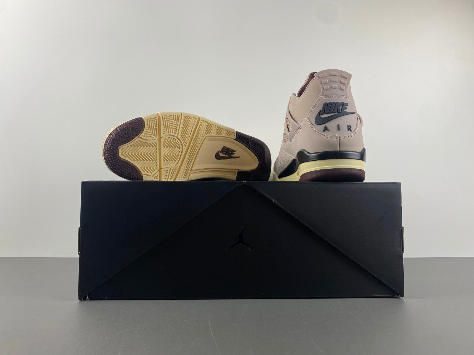 Air Jordan 4 Fossil Stone tenisice — detalj