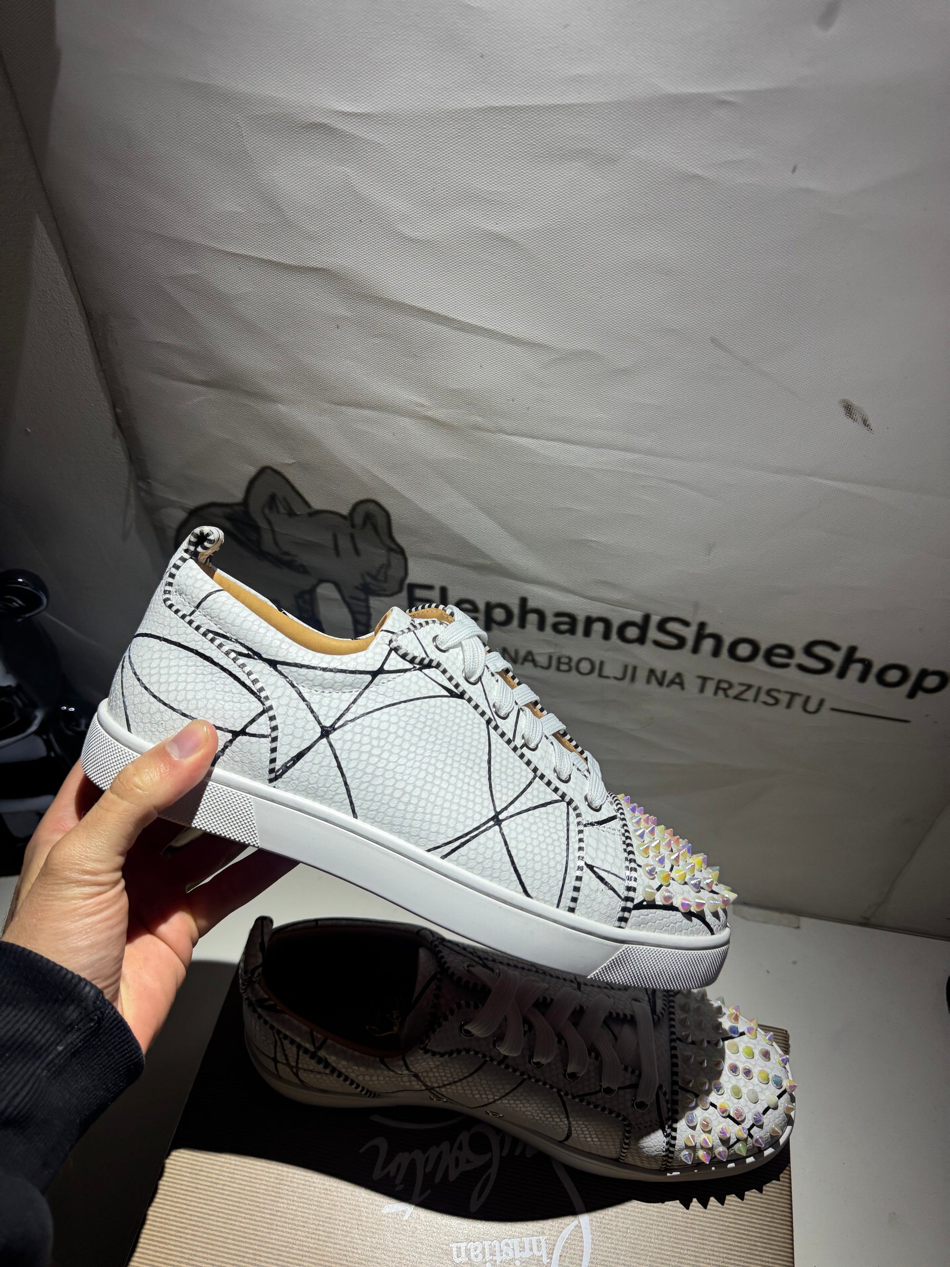 Louboutin White tenisice — detalj