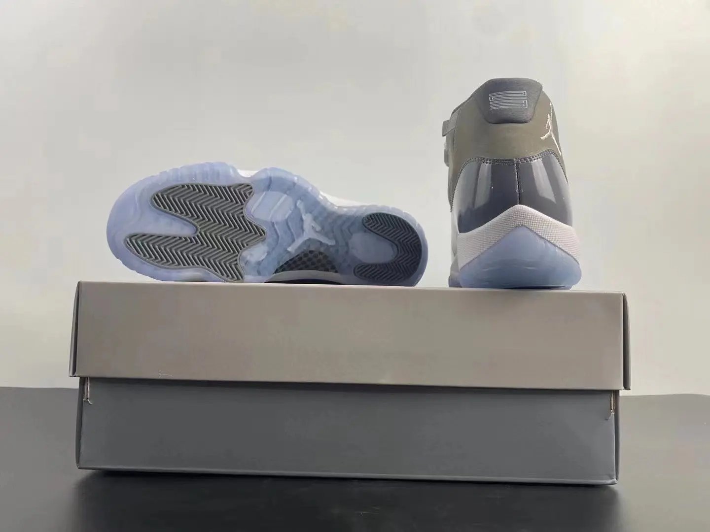 Jordan 11 Grey tenisice — fotografija 6