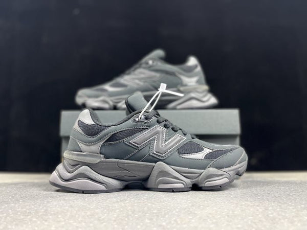 New Balance Black tenisice — bočni prikaz