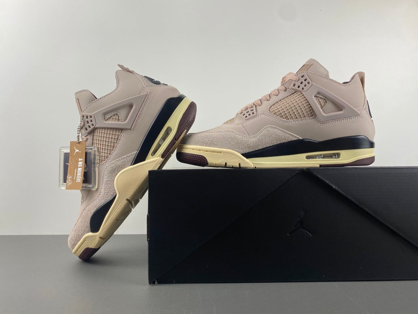 Air Jordan 4 Fossil Stone tenisice — prednji prikaz