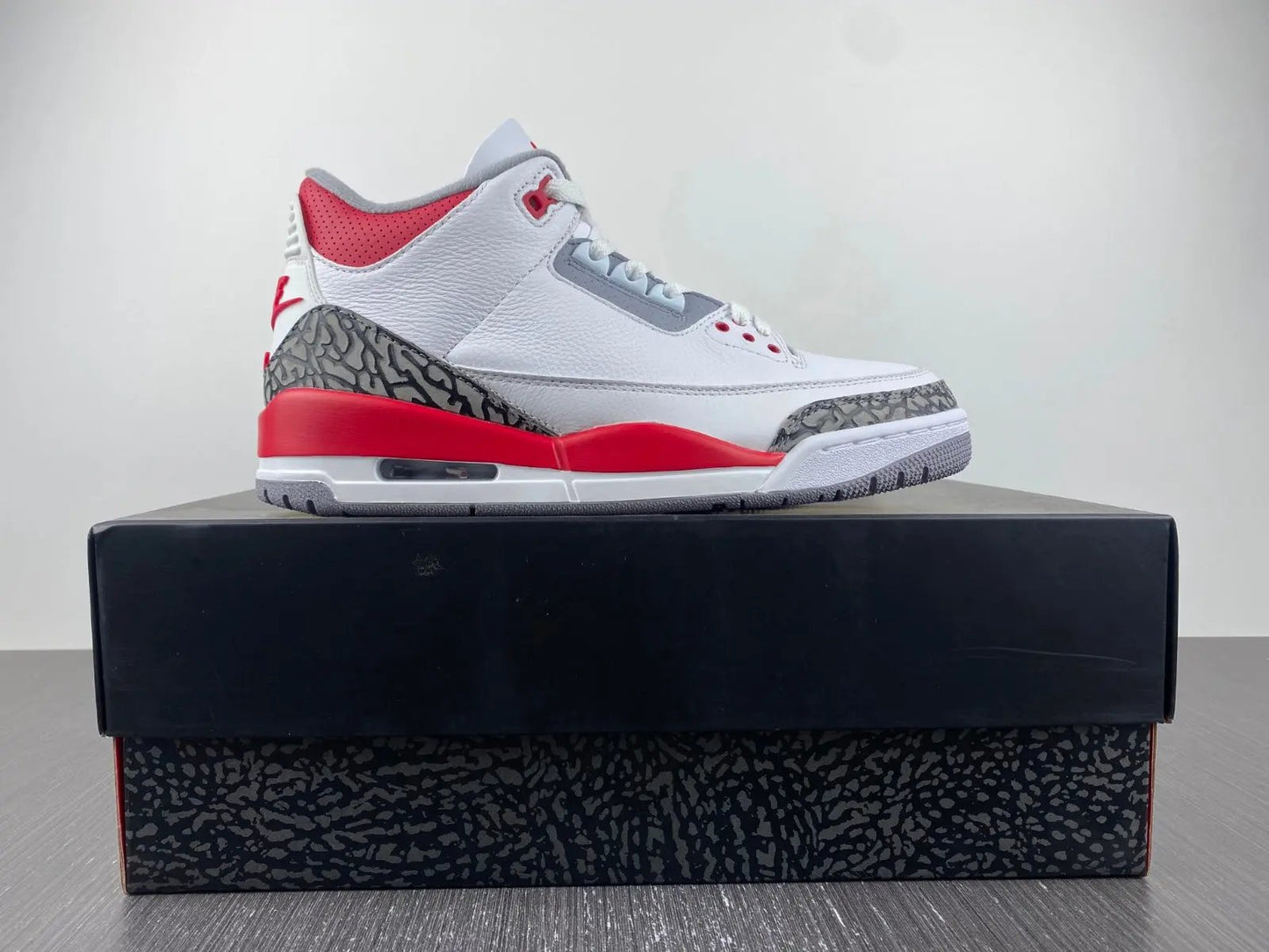 Jordan 3 Fire Red Elephand.shoes
