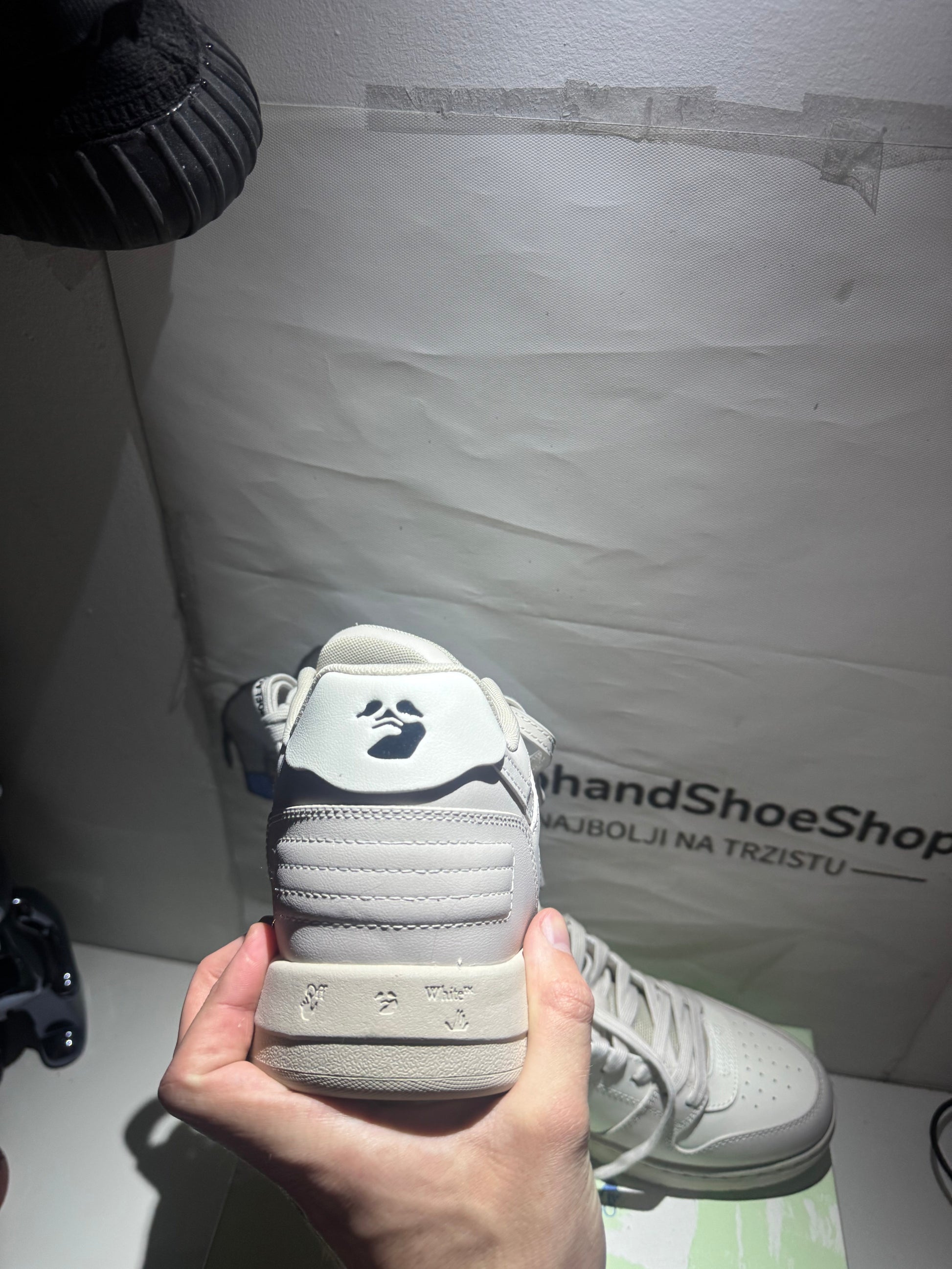 OFF-WHITE out the office Brown tenisice — detalj