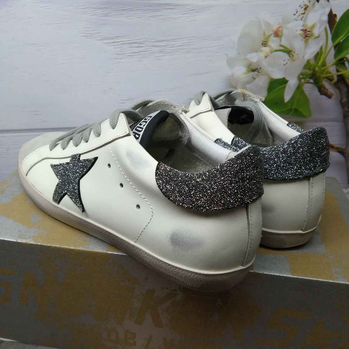 Golden Goose Black Star tenisice — detalj