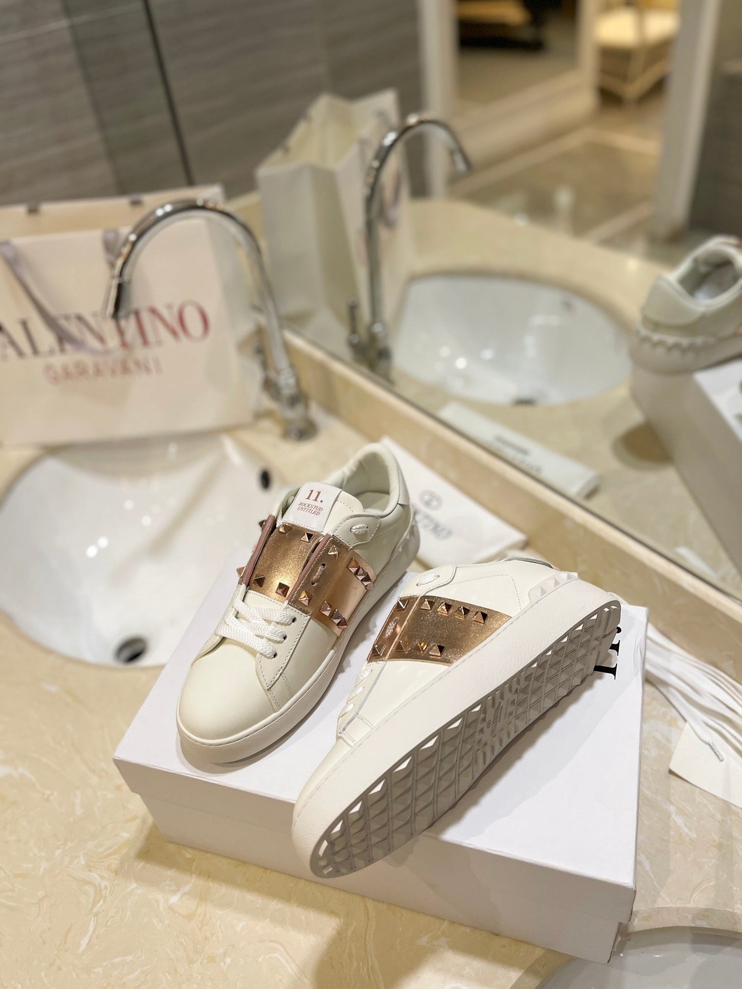 Valentino Low Whole Gold tenisice — gornji prikaz