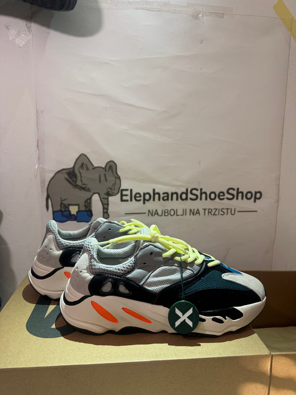 Yeezy 700 tenisice — bočni prikaz