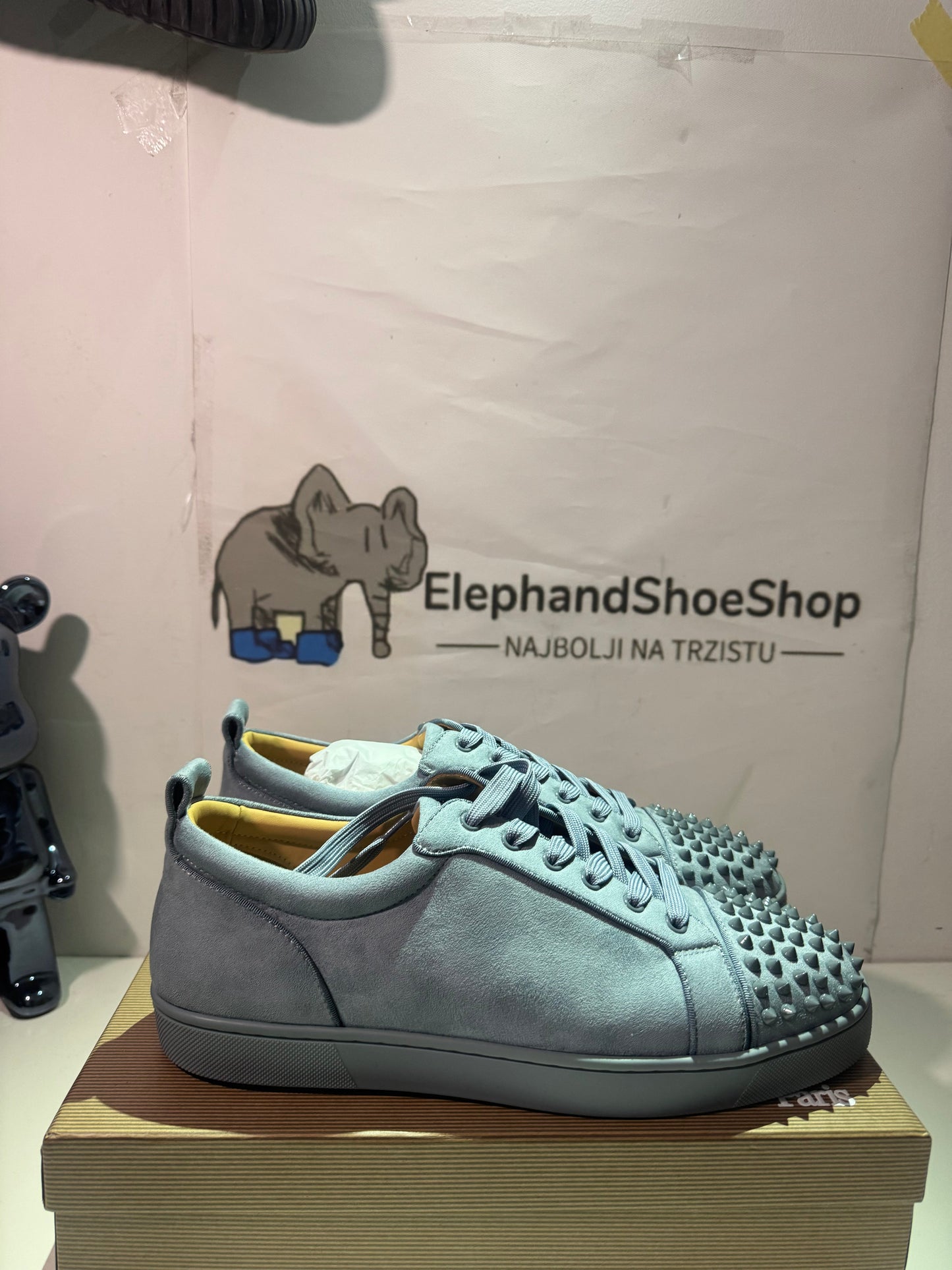 Louboutin Grey tenisice — bočni prikaz