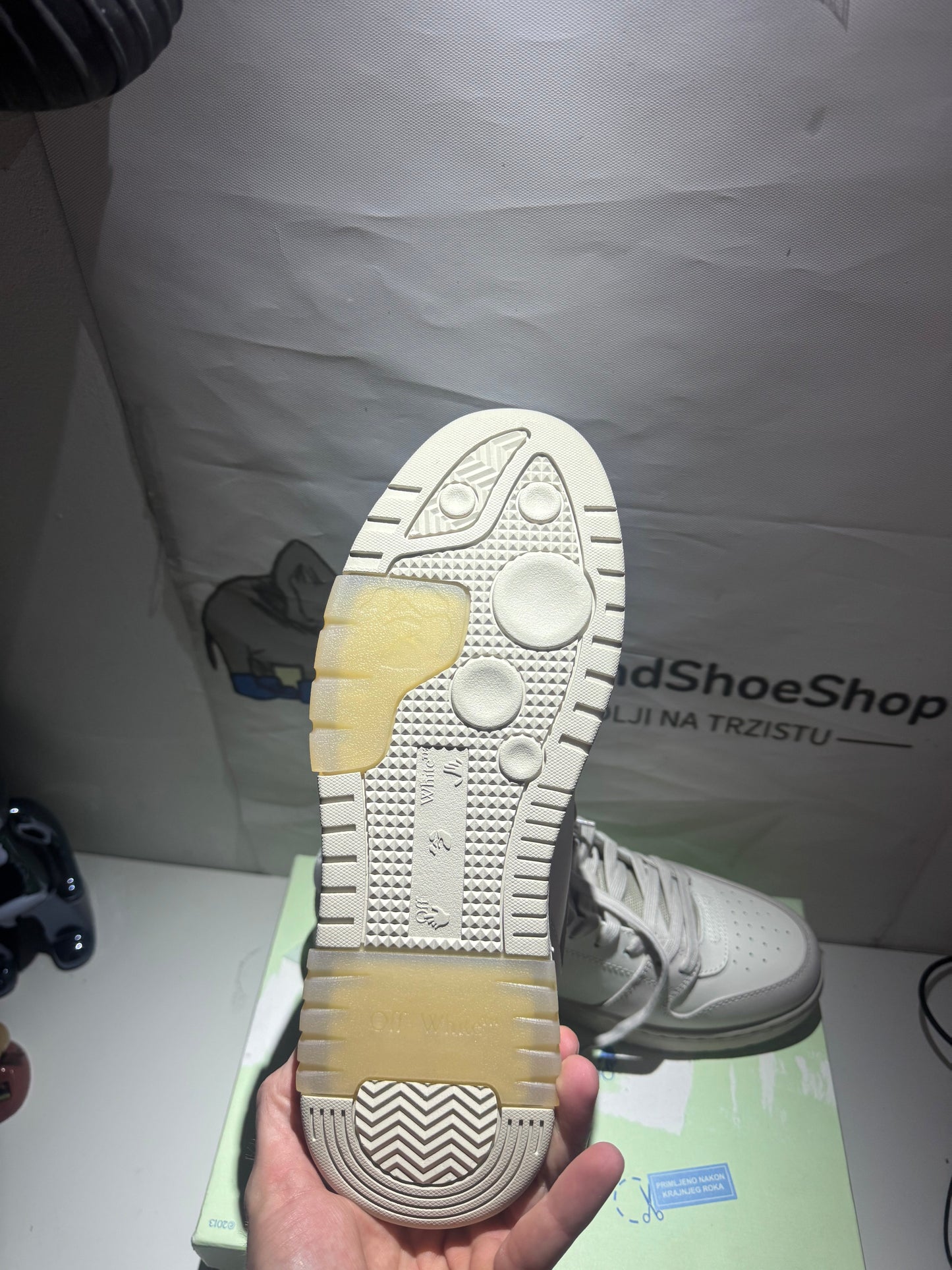 OFF-WHITE out the office Brown tenisice — gornji prikaz