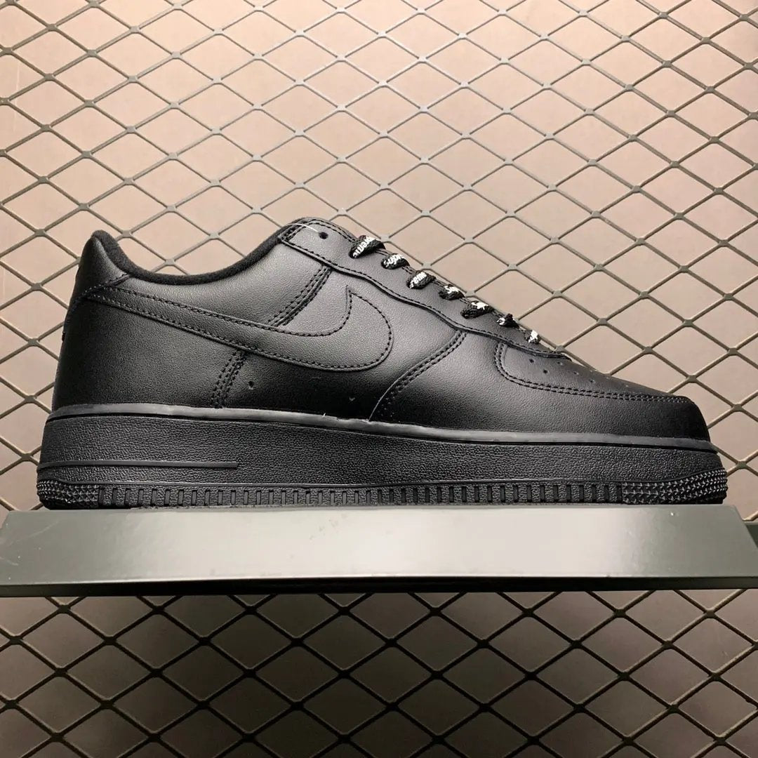 Air Force Supreme Black tenisice — detalj