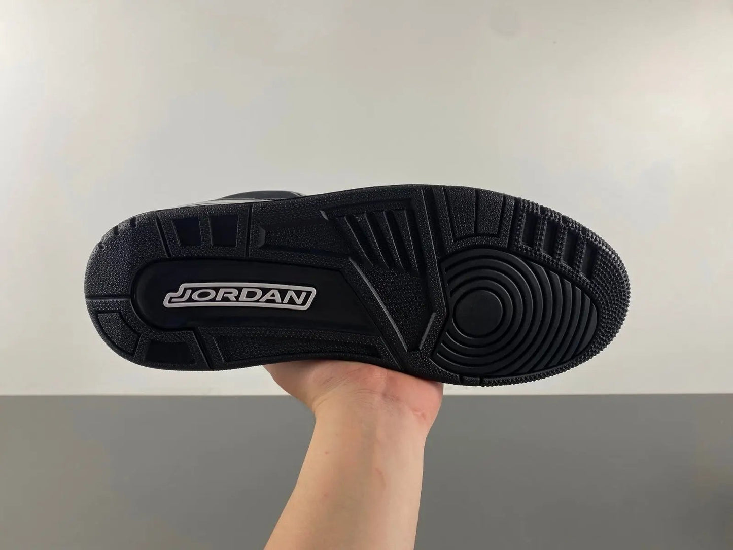 Air Jordan 3 Black Cat tenisice — prednji prikaz