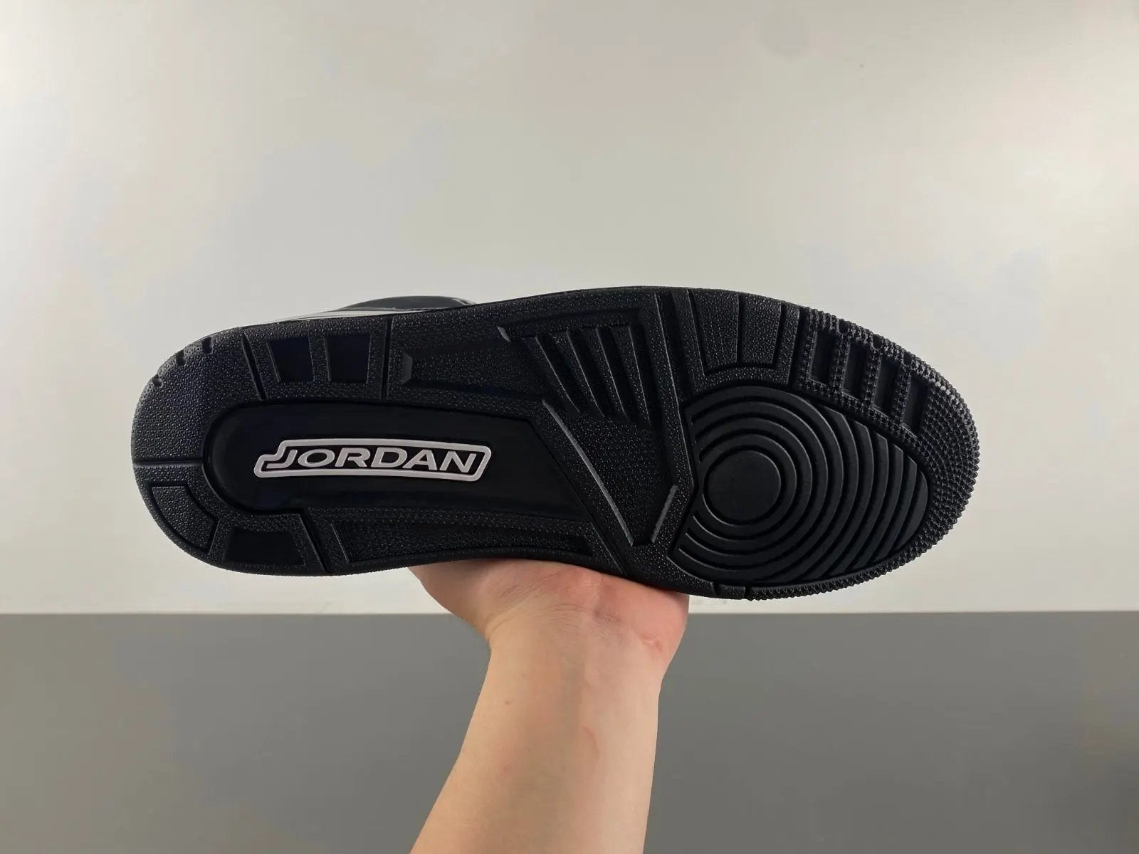 Air Jordan 3 Black Cat tenisice — prednji prikaz