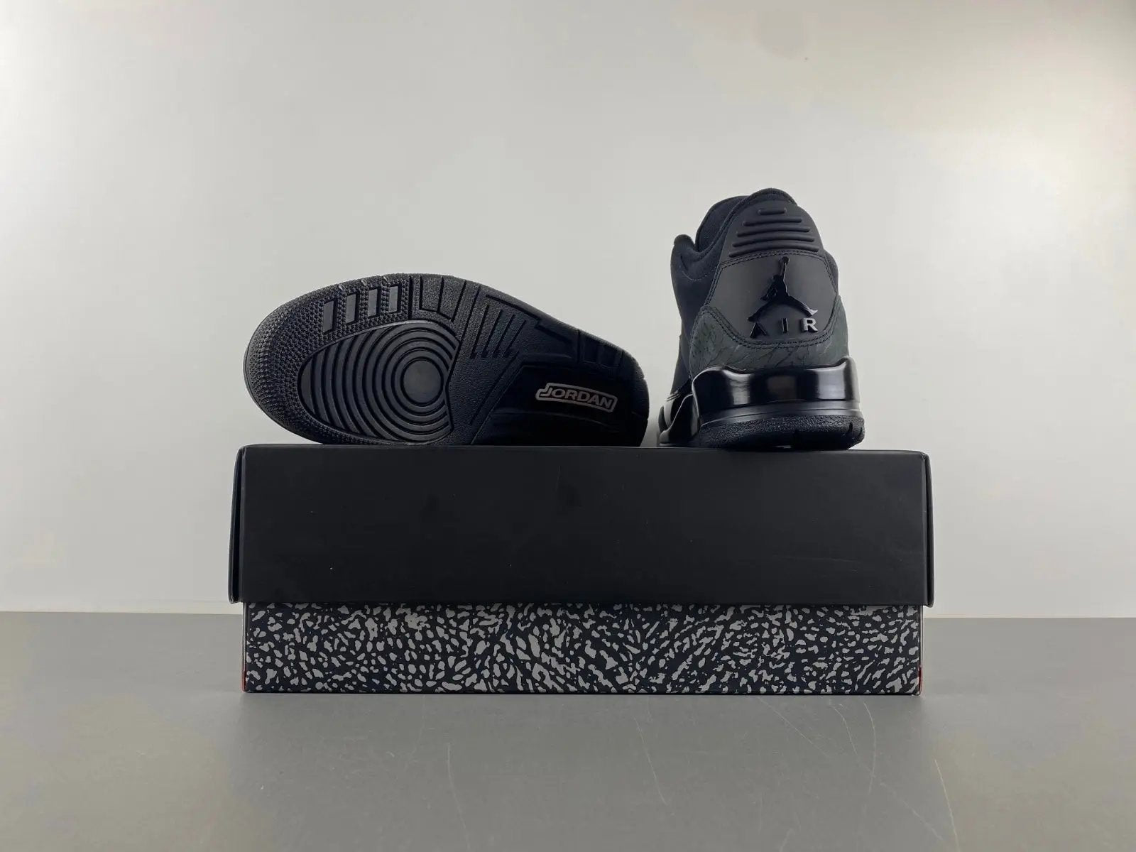 Air Jordan 3 Black Cat tenisice — detalj