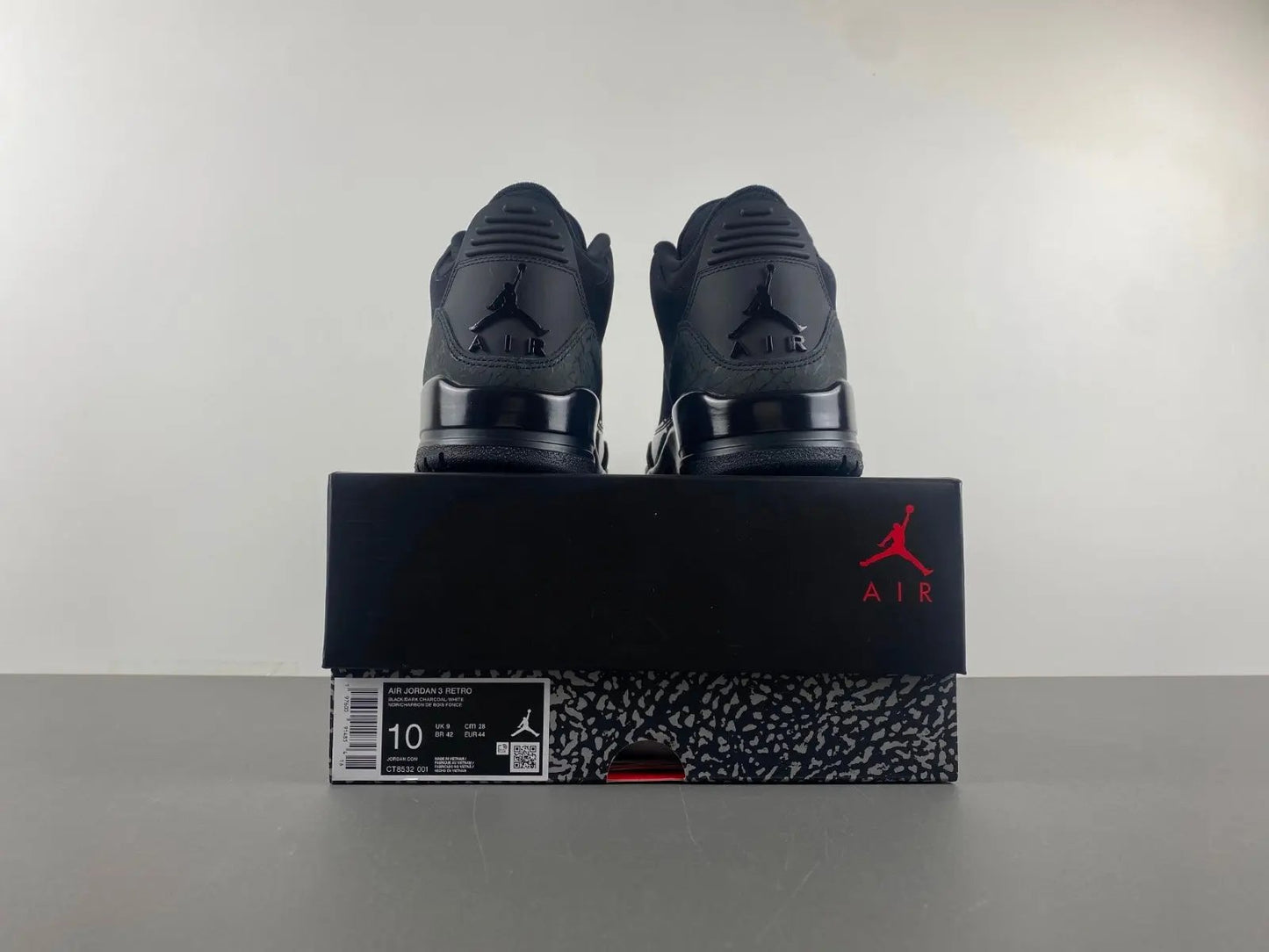Air Jordan 3 Black Cat tenisice — straga