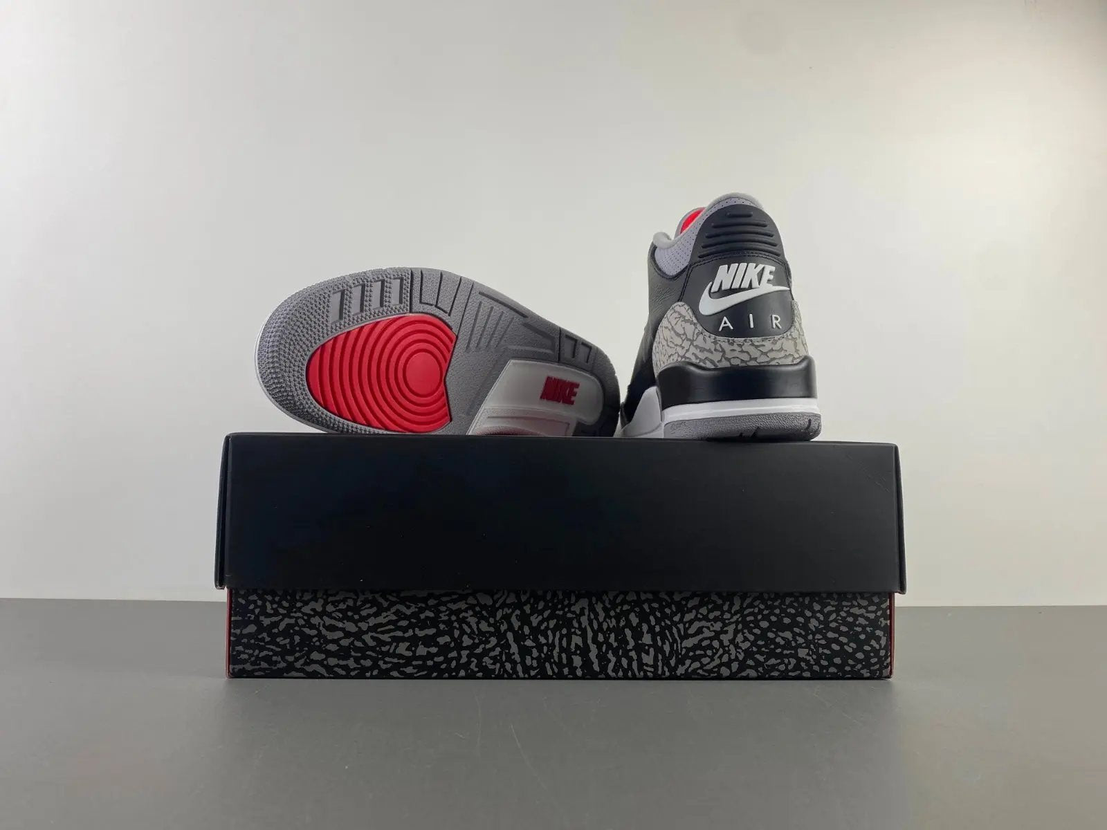 Air Jordan 3 Black Cement tenisice — detalj