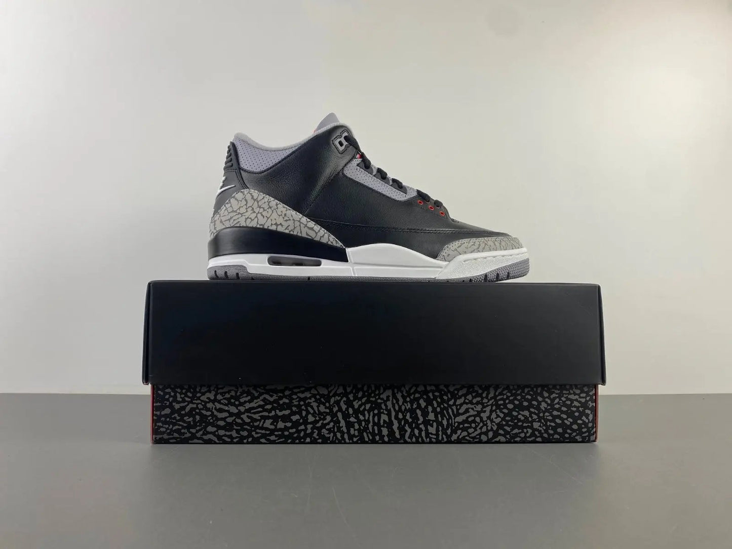 Air Jordan 3 Black Cement tenisice — gornji prikaz