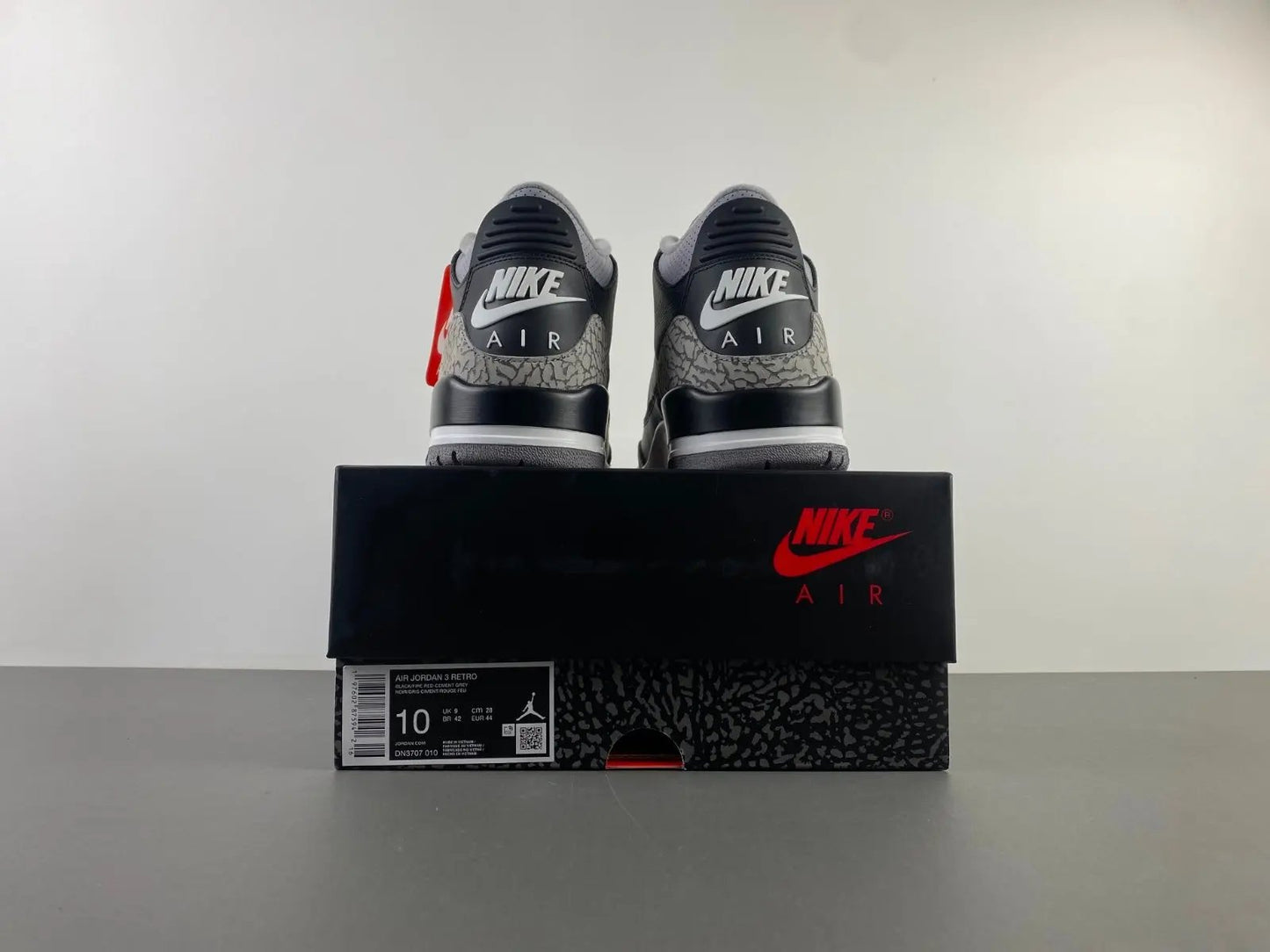 Air Jordan 3 Black Cement tenisice — straga