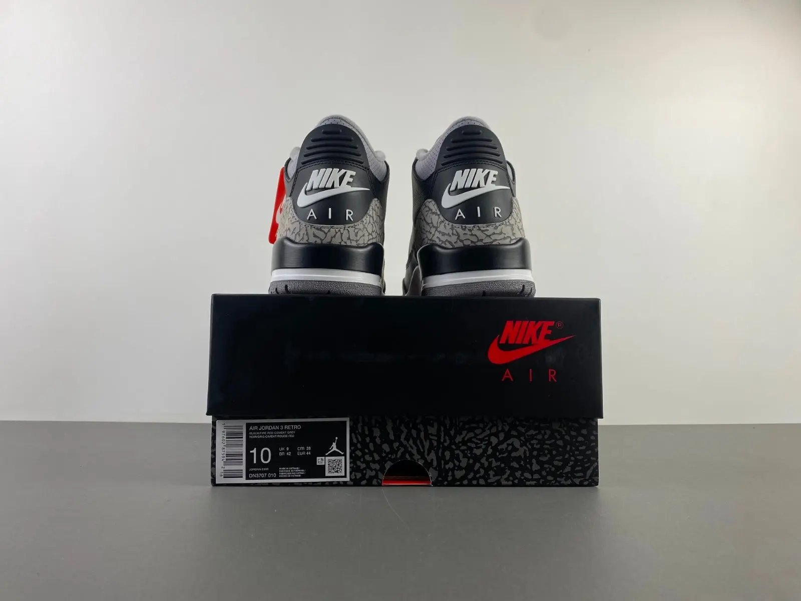 Air Jordan 3 Black Cement tenisice — straga