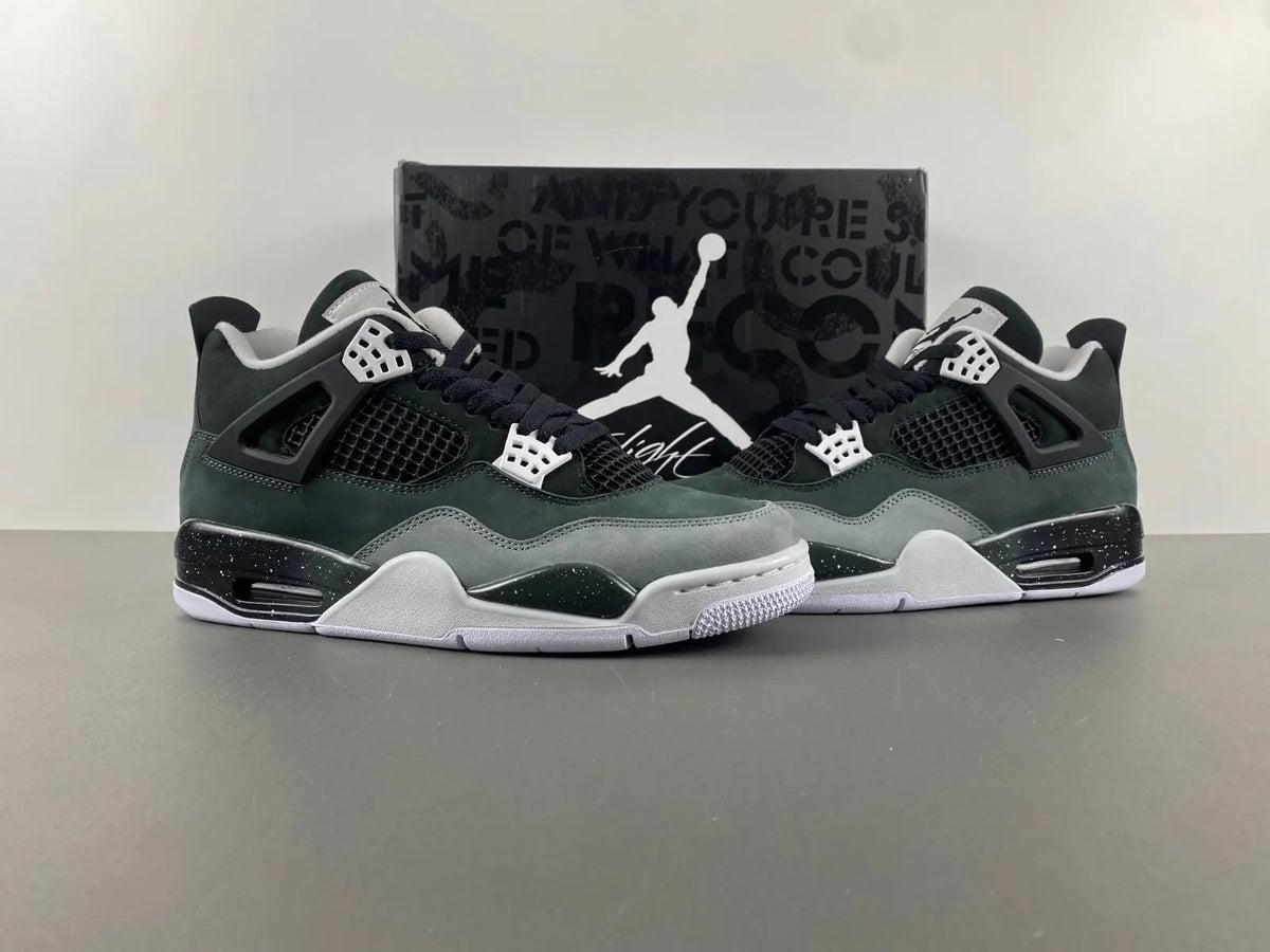 Air Jordan 4 Retro Fear tenisice — bočni prikaz