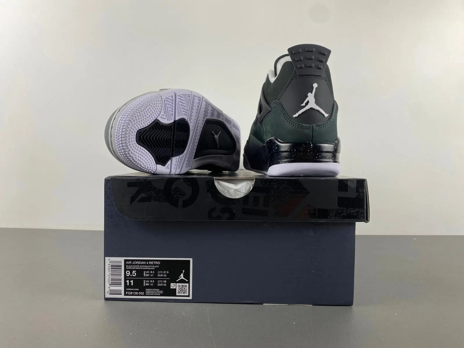 Air Jordan 4 Retro Fear tenisice — detalj
