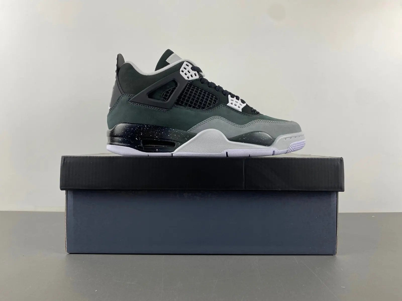 Air Jordan 4 Retro Fear tenisice — straga