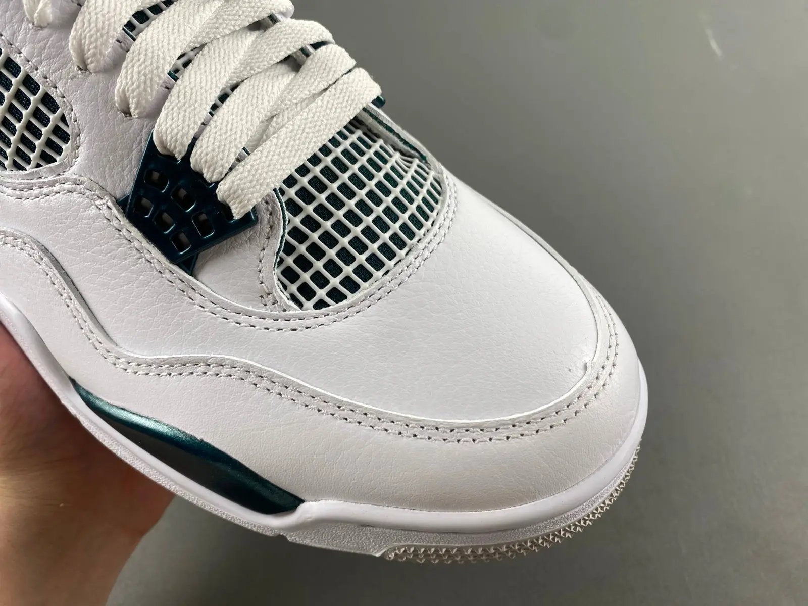 Air Jordan 4 "Oxidized Green" tenisice — prednji prikaz