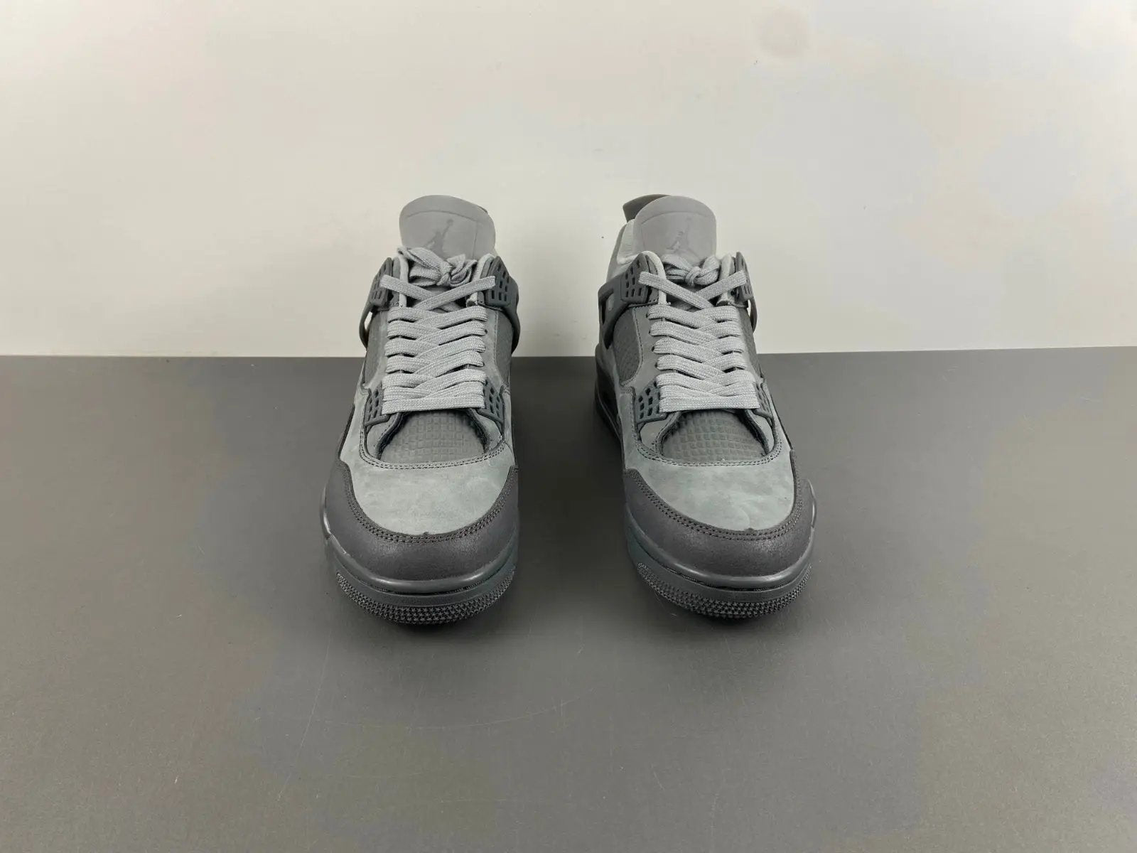 Air Jordan 4 "Wet Cement" tenisice — prednji prikaz