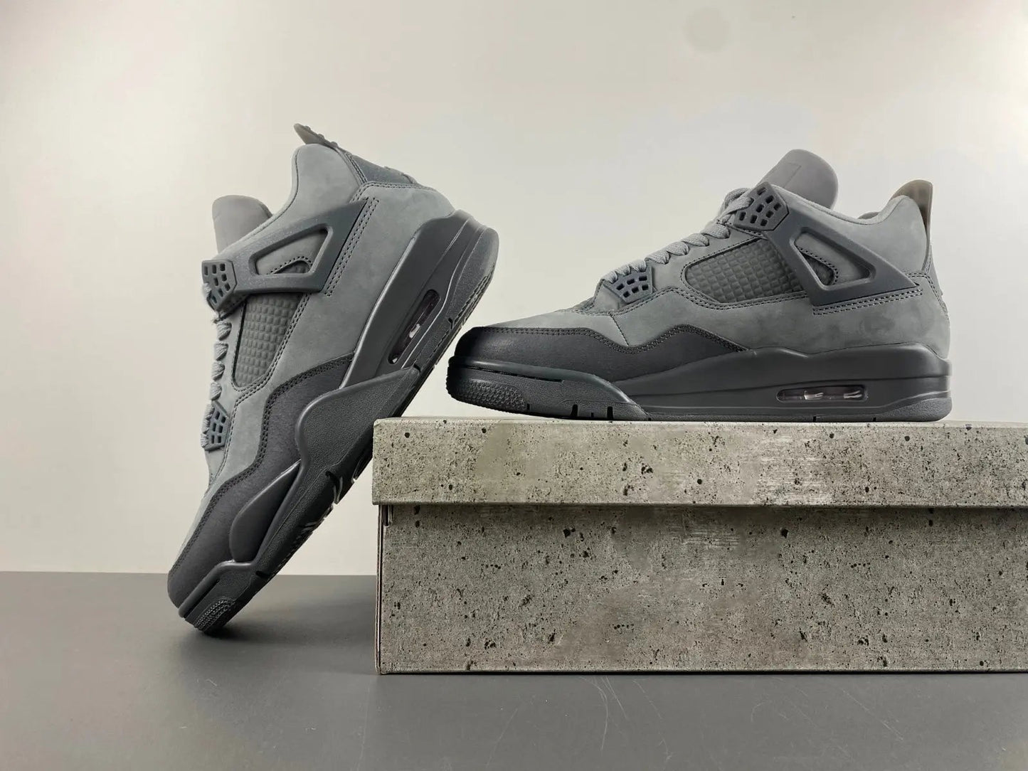 Air Jordan 4 "Wet Cement" tenisice — straga