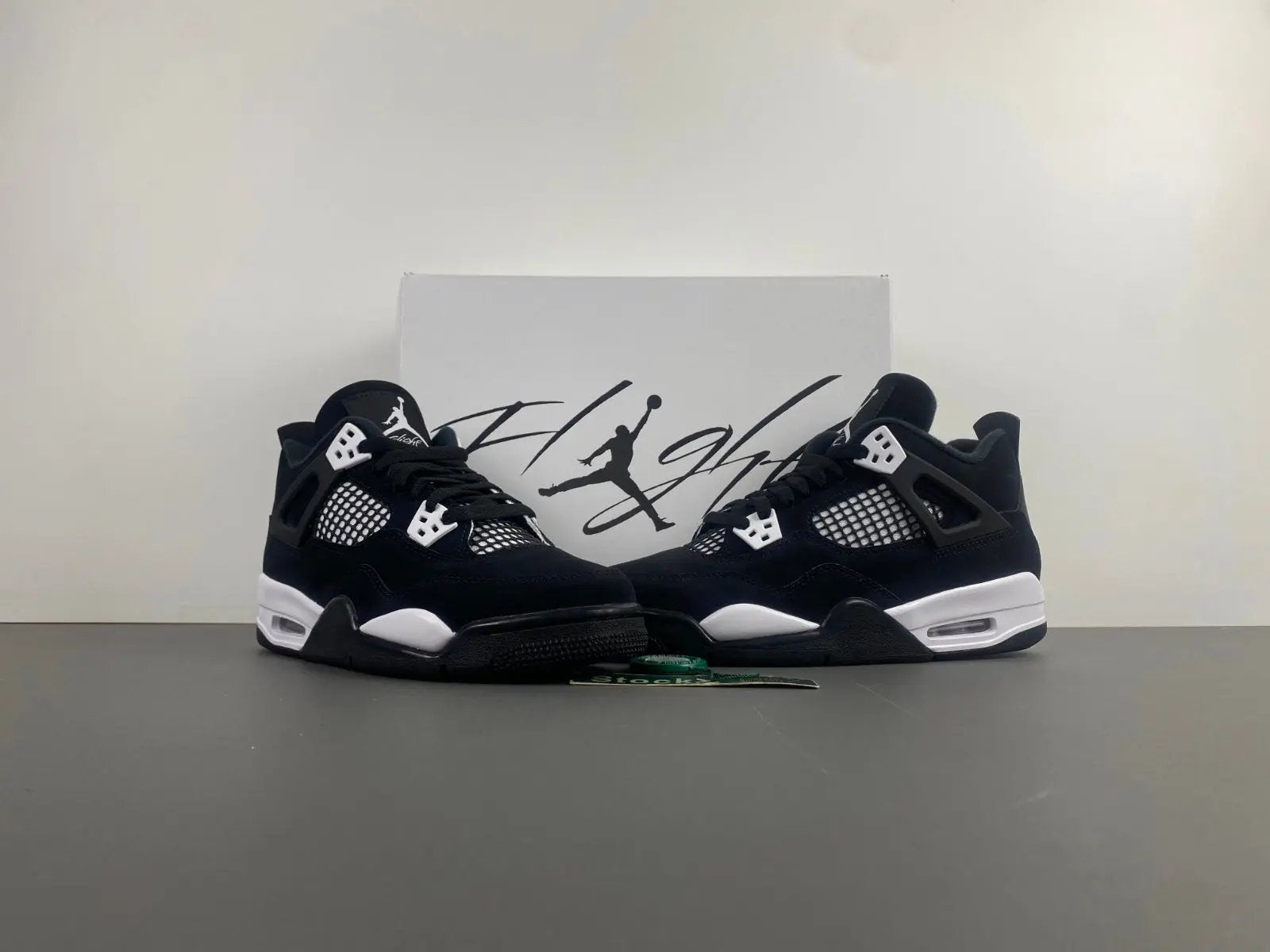 Air Jordan 4 "White Thunder" tenisice — bočni prikaz