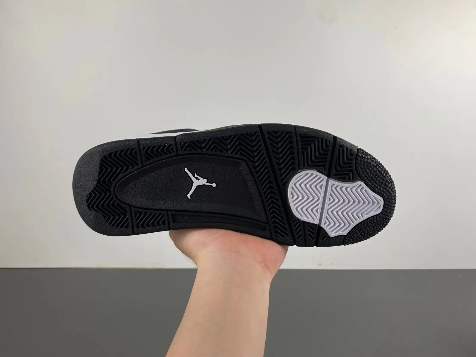 Air Jordan 4 "White Thunder" tenisice — gornji prikaz