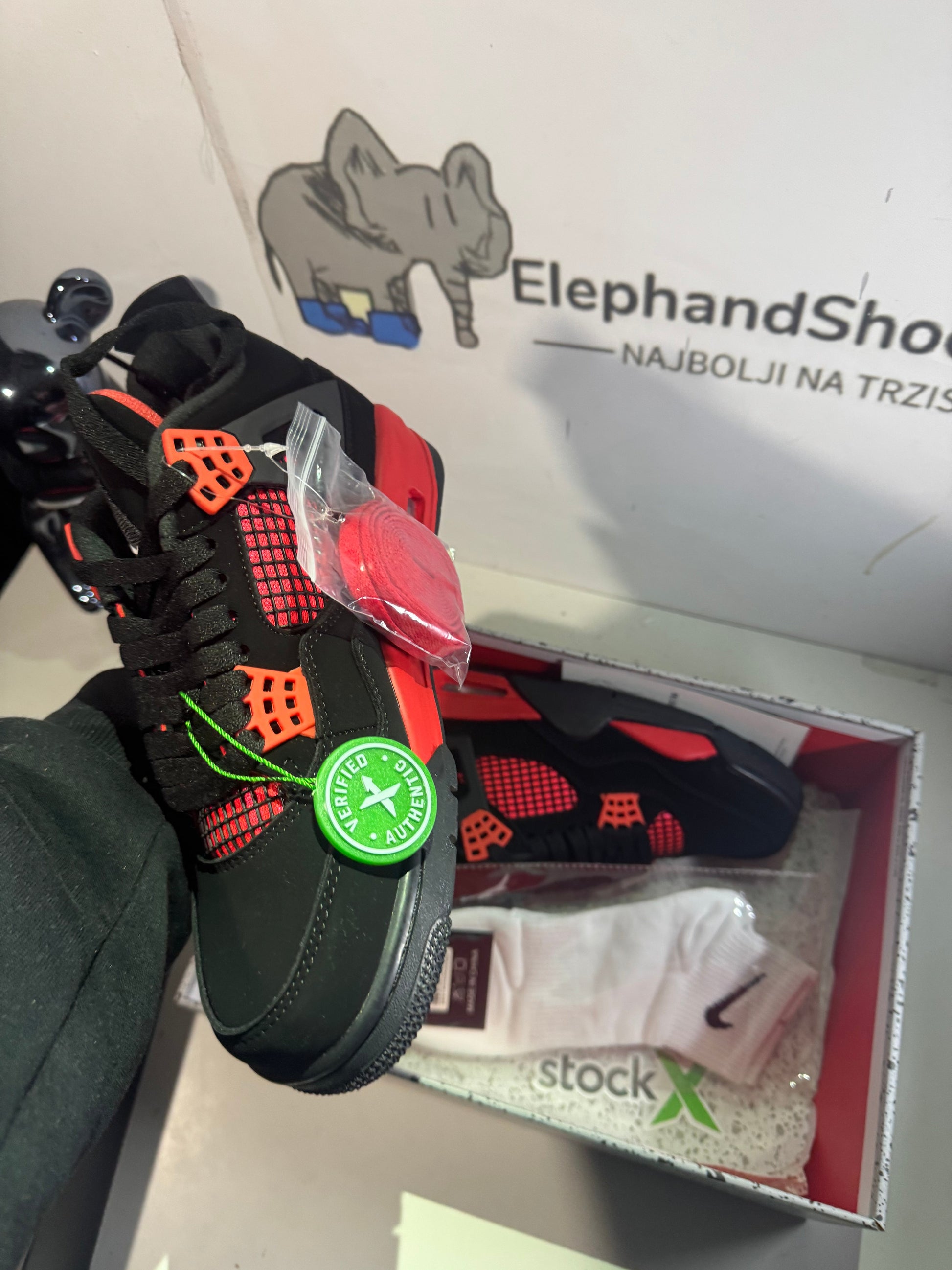Jordan 4 Red tenisice — straga