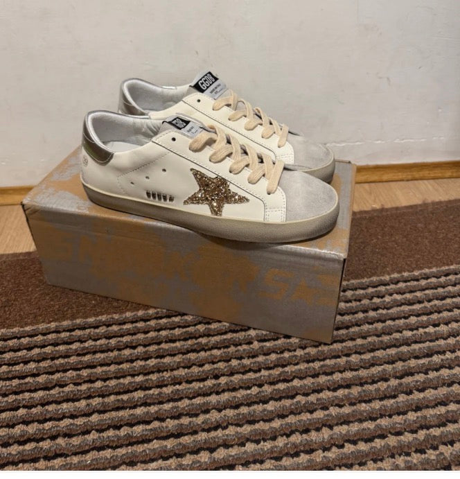 Golden Goose Gold / Silver tenisice — bočni prikaz