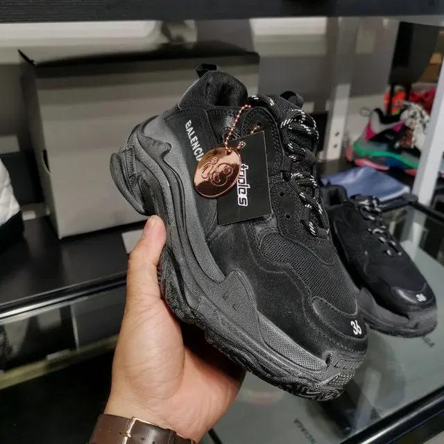 Balnciaga Triple S Black tenisice — bočni prikaz