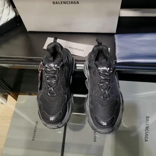 Balnciaga Triple S Black tenisice — prednji prikaz