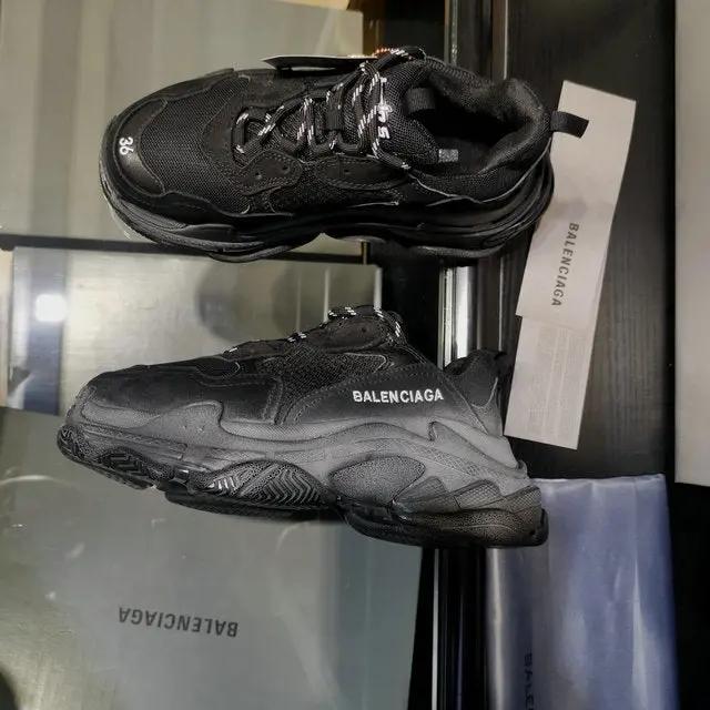 Balnciaga Triple S Black tenisice — detalj